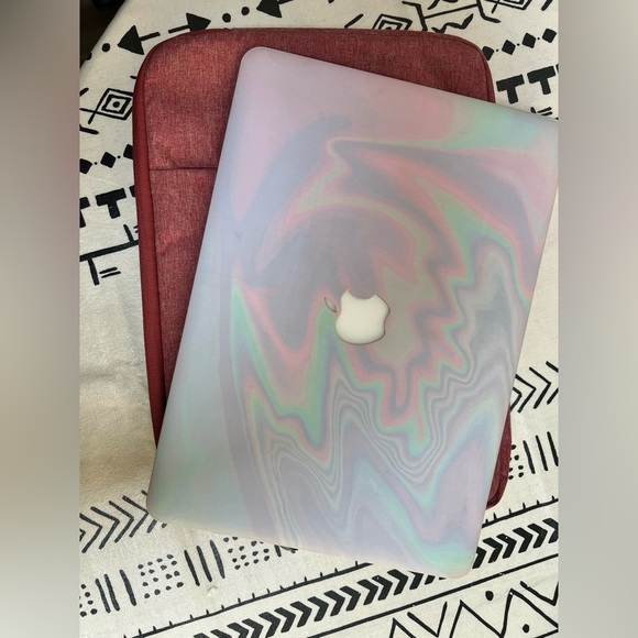 With storing case, case, laptop and charger  MacBook Air 2013 13.3inch 128gb - Picture 4 of 4